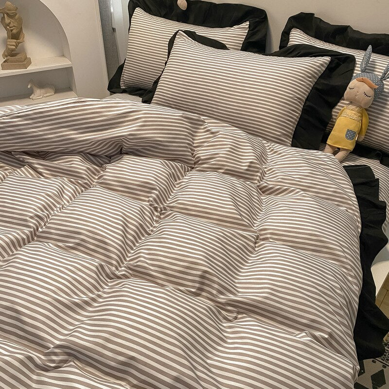 Ihomed Luxury Black and White Ruffled Bedding Set Fashion Bedspreads Home Textiles Duvet Cover Sheet Pillowcase for Teens Girls 3/4pcs