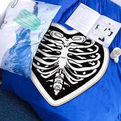 Ihomed  Heart-Shaped Black And White Skull Carpet Personality Decoration Bedroom Rugs Bathroom Non-Slip Small Floor Mat Home Decoration