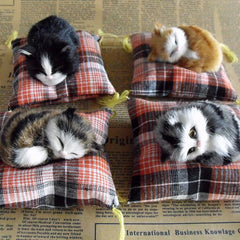 Ihomed Artificial Mini Sleeping Cats on Cloth Pad Plush Simulation Lying Cats Doll Ornaments Children's Gifts Home Decoration Crafts