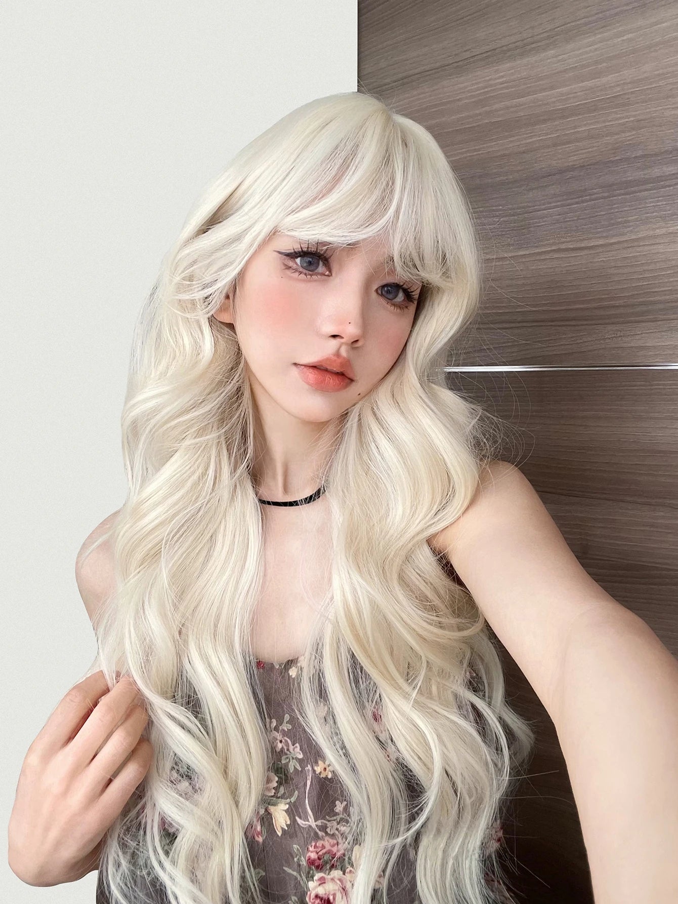 Ihomed 28Inch Blonde Platinum Golden Lolita Synthetic Wigs With Bang Long Wavy Hair Wig for Women Cosplay Daily Use Heat Resistant