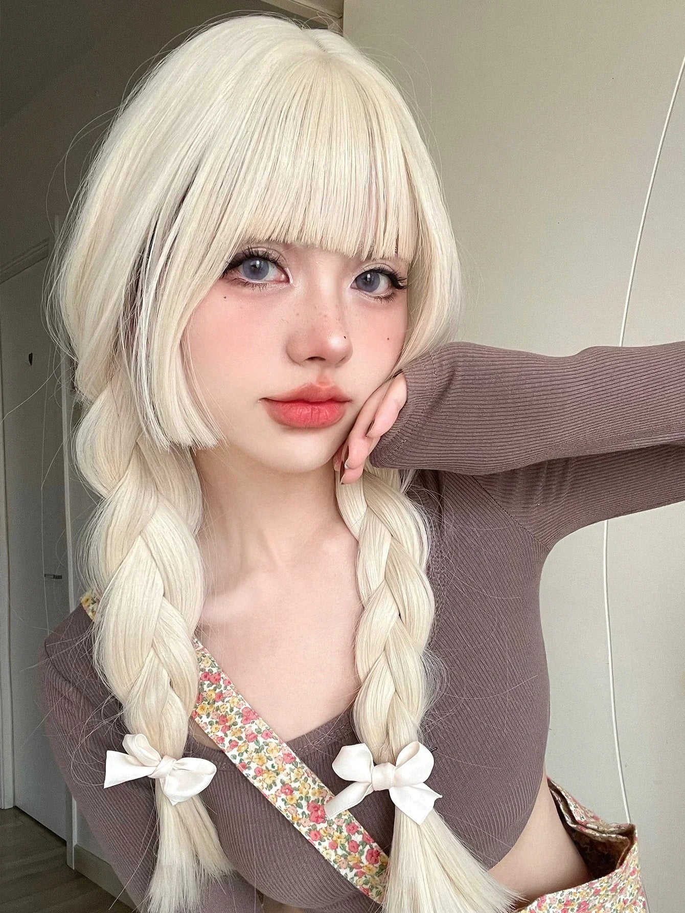 Ihomed 26Inch Blonde Platinum Golden Synthetic Wigs With Bang Long Natural Straight Hair Wig for Women Hime Cut Cosplay Heat Resistant