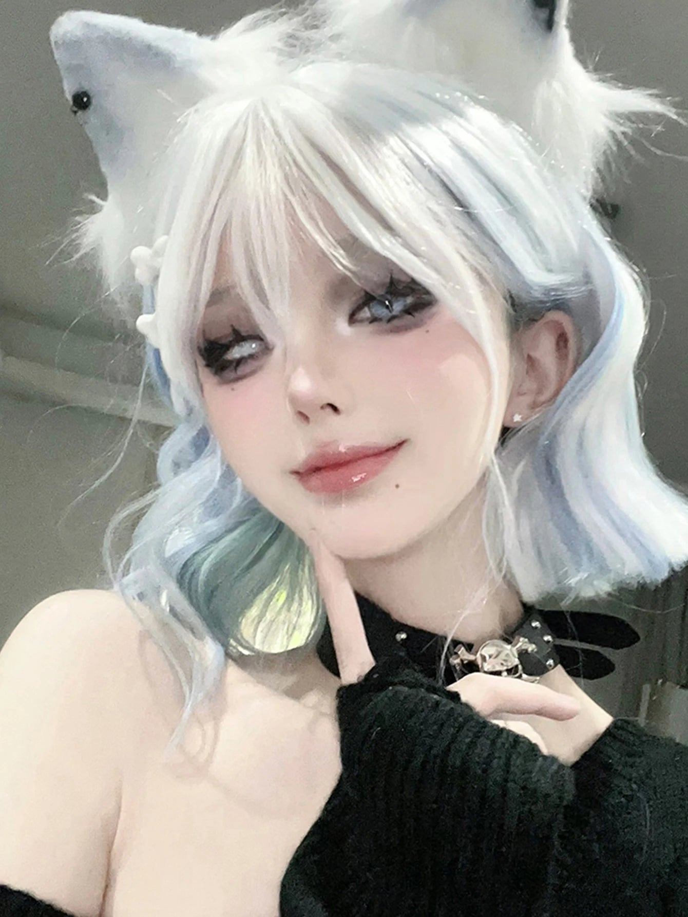 Ihomed 12Inch Blue White Lolita Pretty Synthetic Wigs With Bang Short Natural Wavy Hair Wig For Women Daily Use Cosplay Heat Resistant