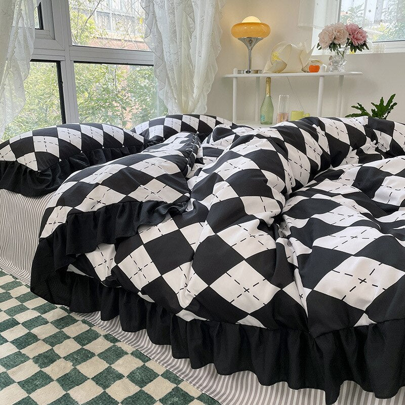 Ihomed Luxury Black and White Ruffled Bedding Set Fashion Bedspreads Home Textiles Duvet Cover Sheet Pillowcase for Teens Girls 3/4pcs