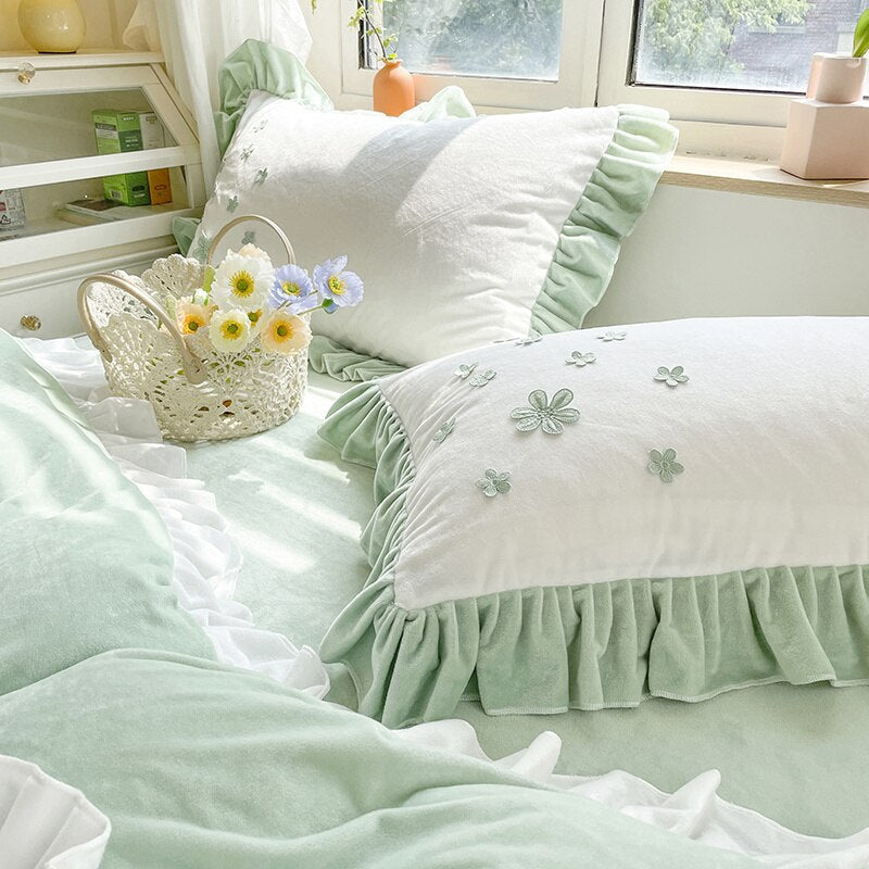 Ihomed Flowers Embroidery Princess Bed Skirt Bedding Set Shaggy Velvet Fleece Ruffles Duvet Cover Quilt Cover Set Bed Sheet Pillowcases